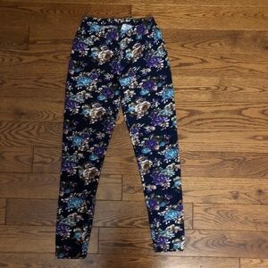 5/$25 - Capri leggings size 10/12